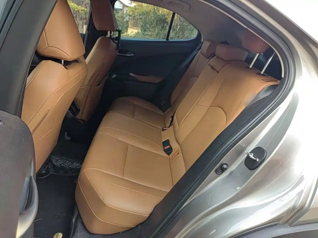 Lexus UX — миниатюра 17
