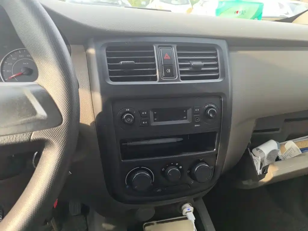 Wuling Rongguang V — миниатюра 6