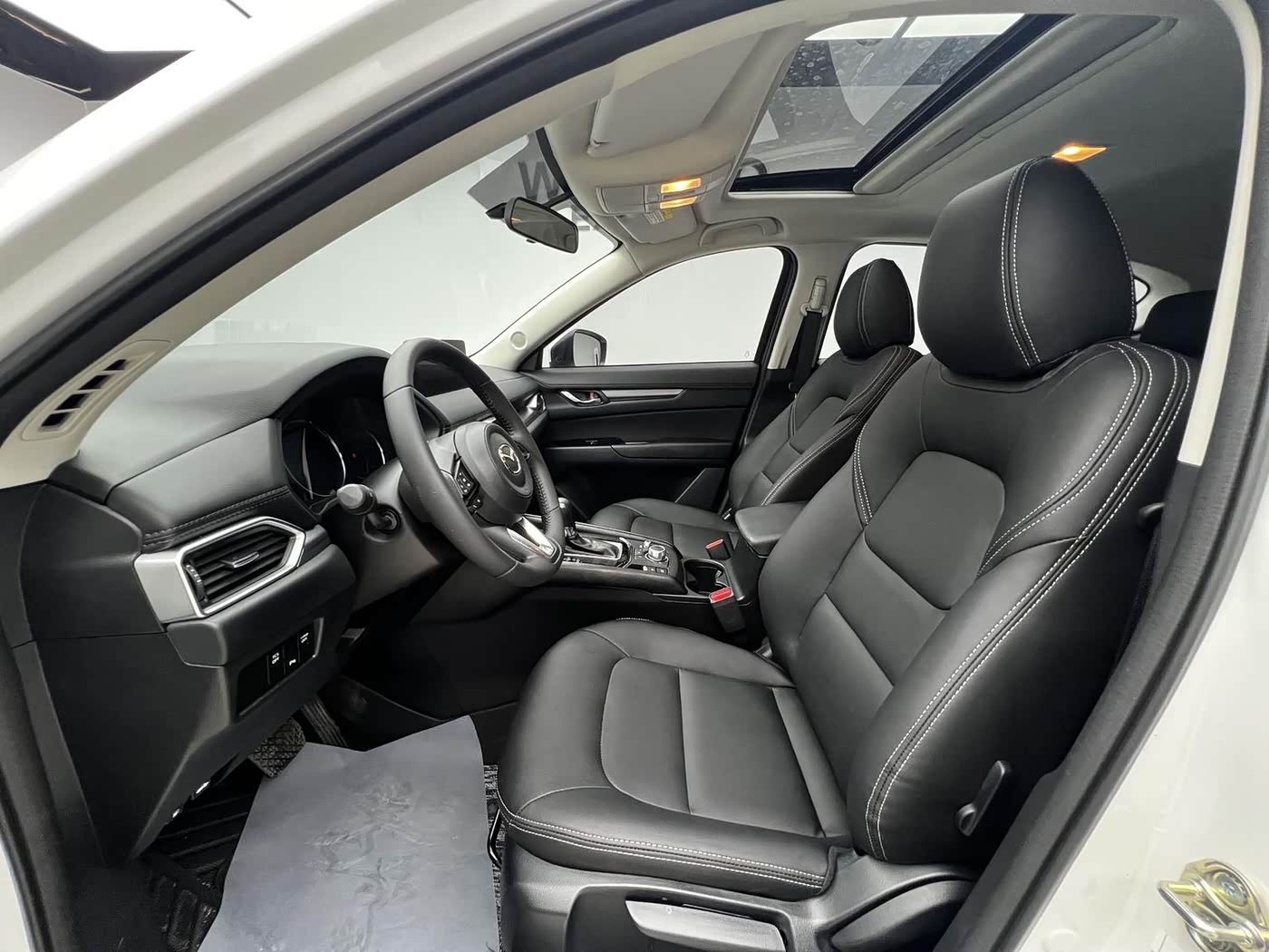 Mazda CX-5 2.0 л 2024 г. Белый, пробег 700 км