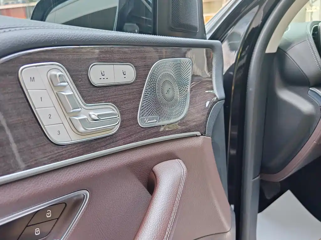 Mercedes-Benz GLS - фото 4