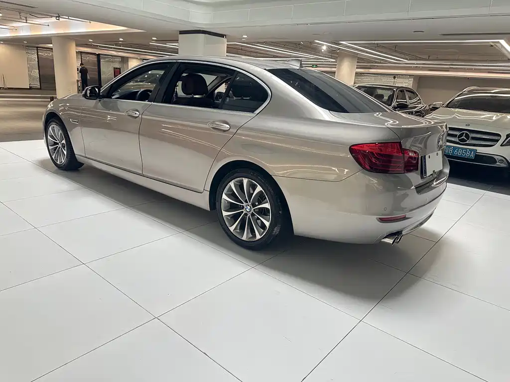 BMW 5 SERIES