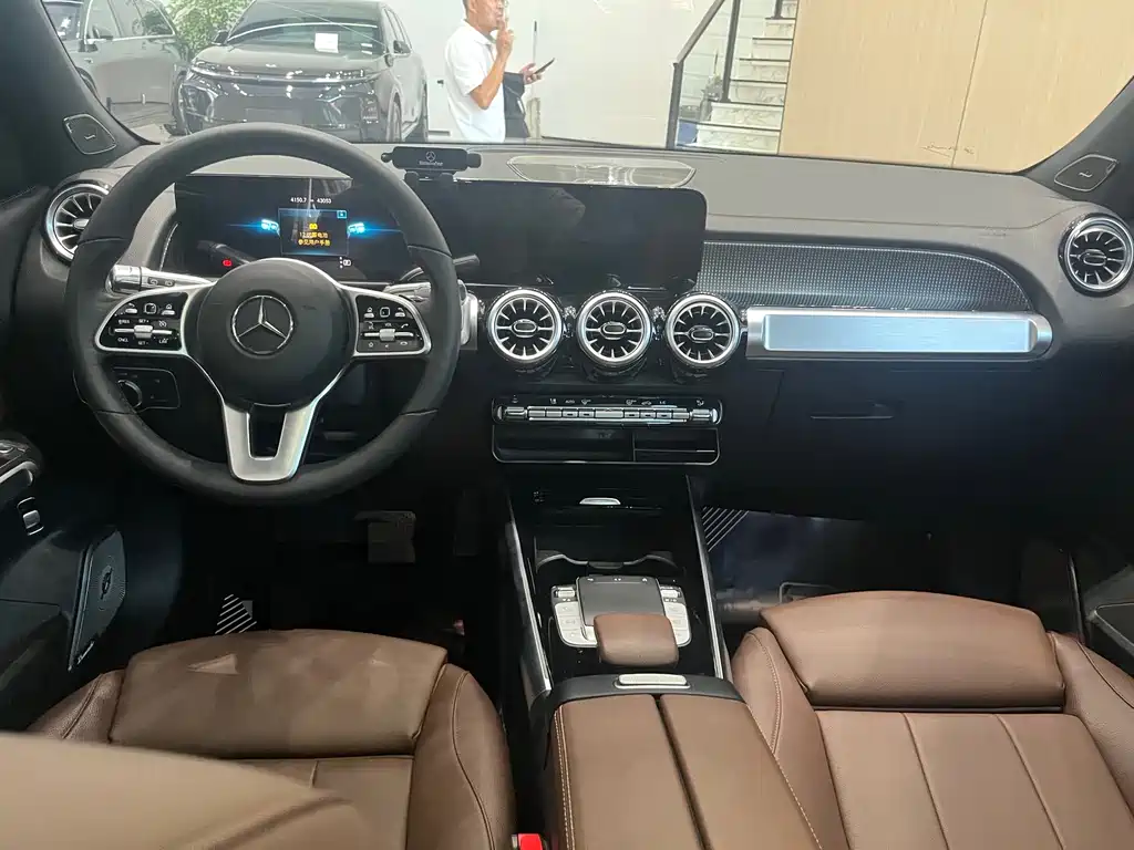 Mercedes-Benz GLB — миниатюра 7