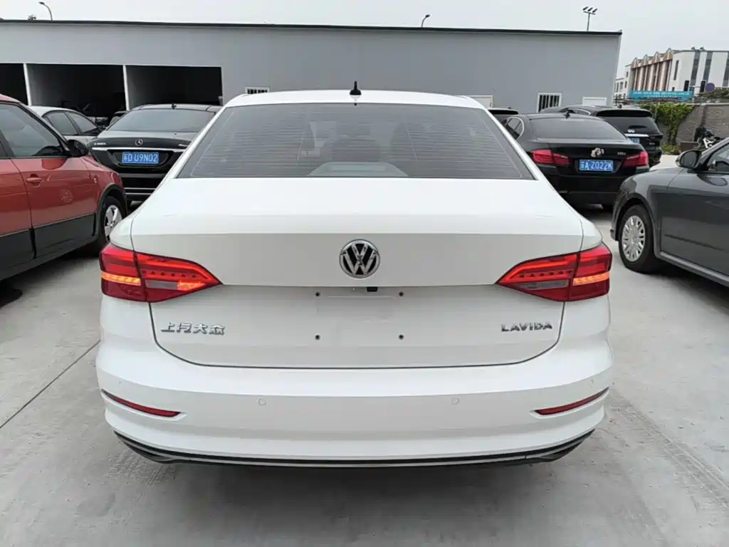 Volkswagen Lavida — миниатюра 6