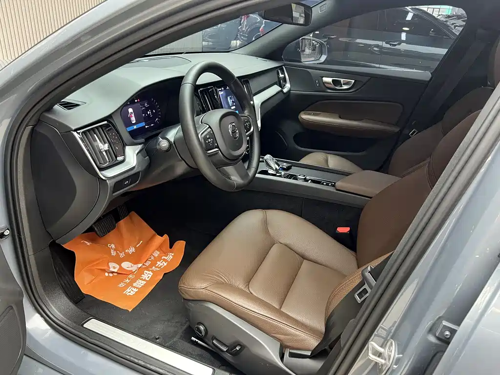 Volvo S60 2024 B4 Luxury