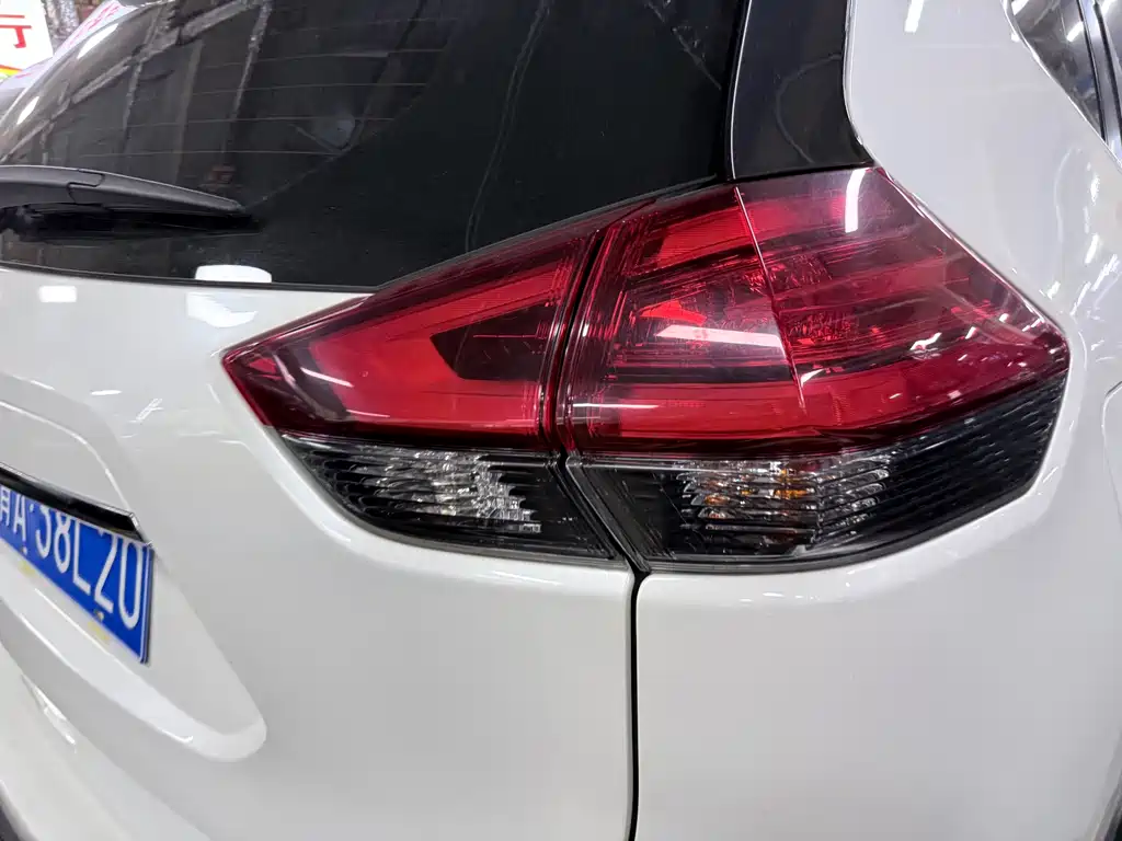 Nissan X-Trail — миниатюра 18