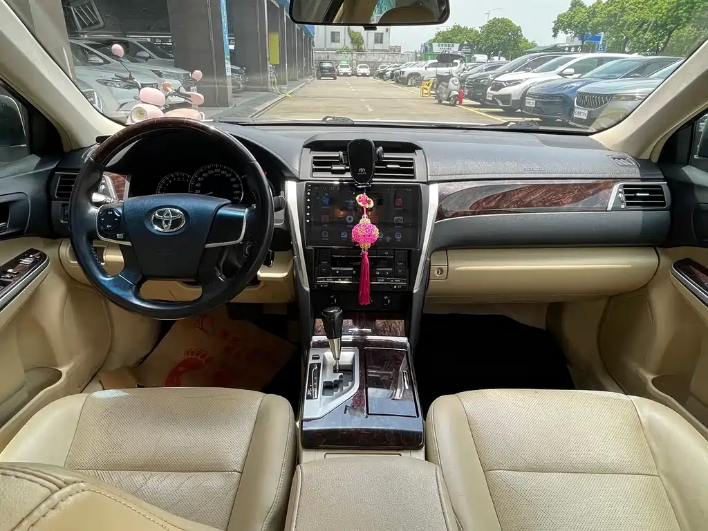 Toyota Camry — миниатюра 10
