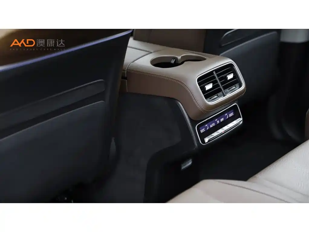 Mercedes-Benz GLS - фото 10