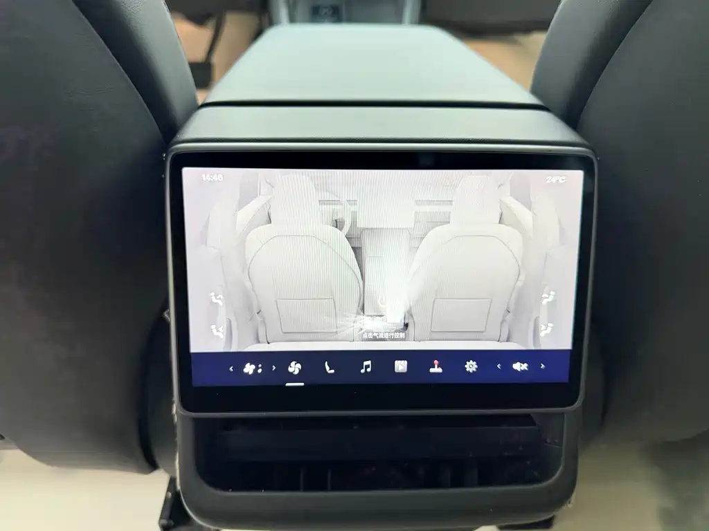 Tesla Model 3 — миниатюра 7