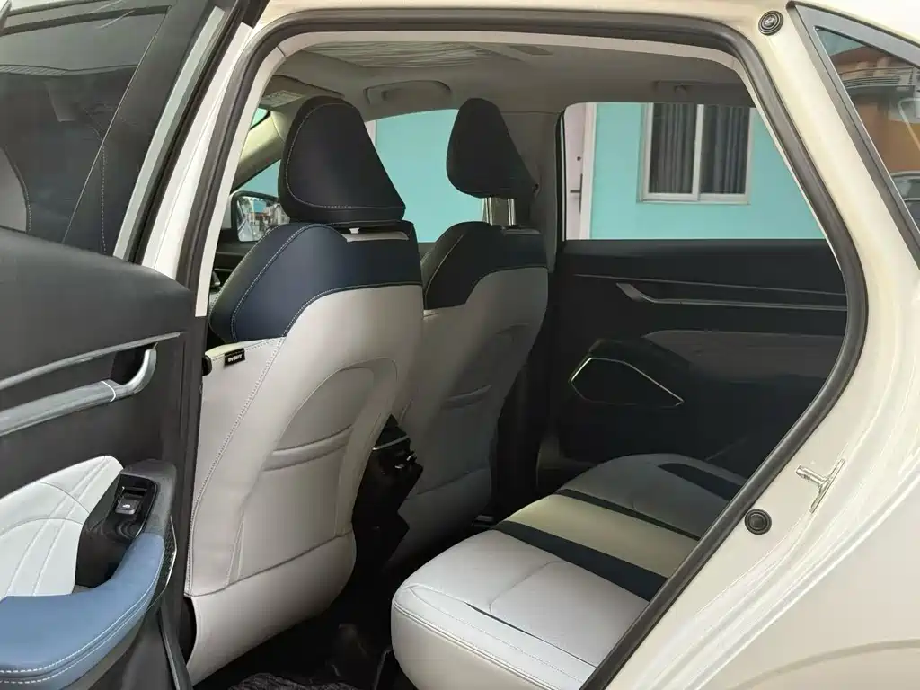 Geely Emgrand — миниатюра 6