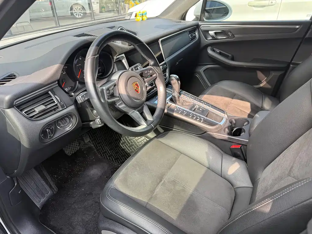 Porsche Macan — миниатюра 8