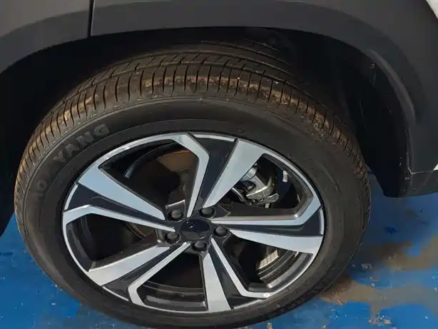 Geely Boyue L L 2025 1.5TD DCT