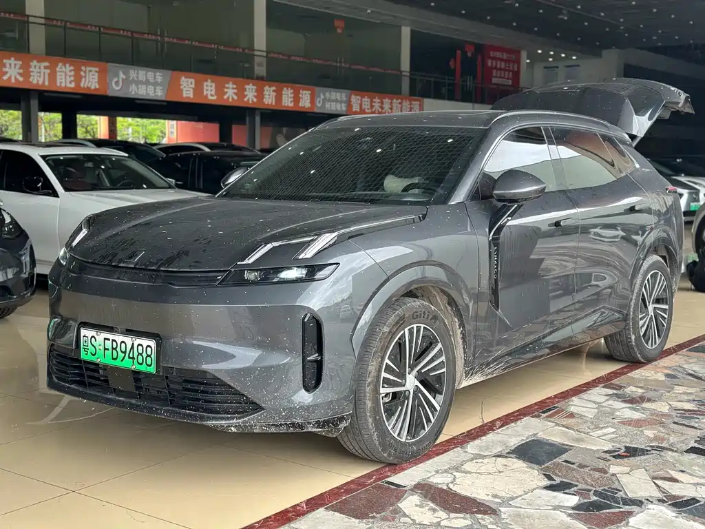 Lynk & Co 08 EM-P 2025