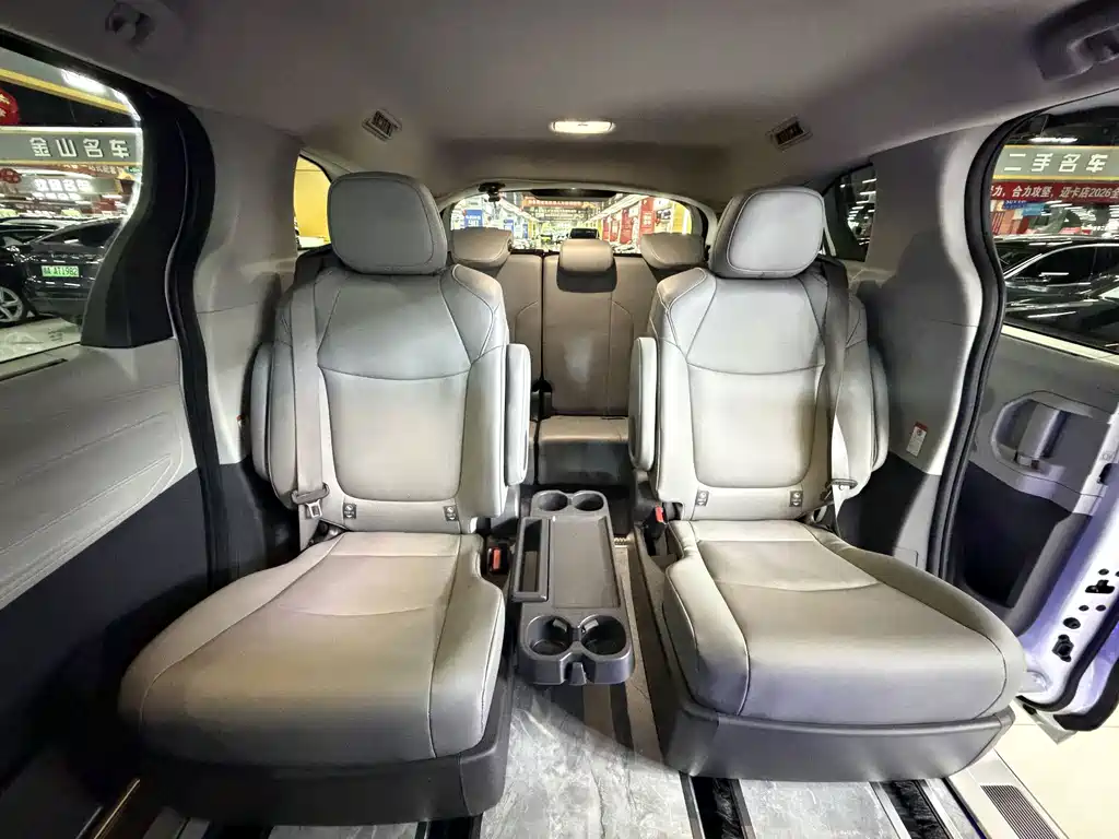 Toyota Granvia — миниатюра 9