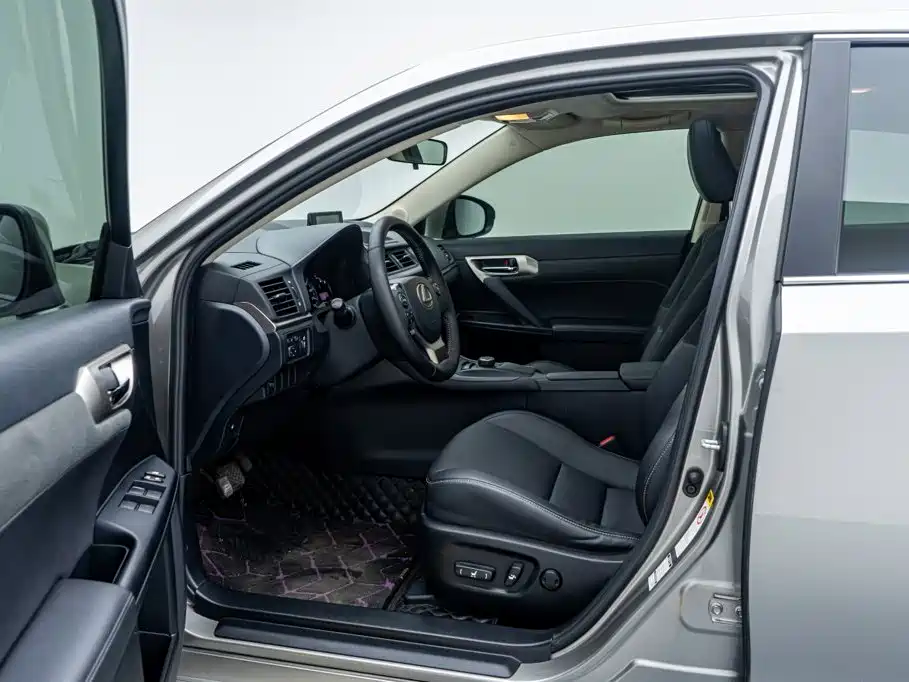 Lexus CT — миниатюра 15