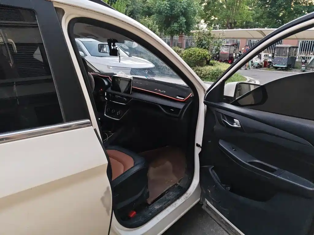 Wuling Hongguang S3 — миниатюра 17