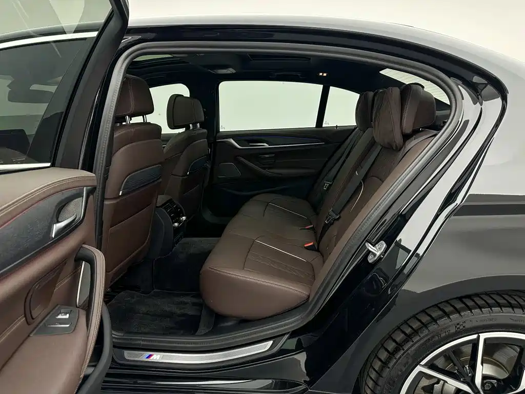 BMW 5 Series — миниатюра 19