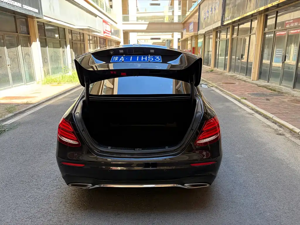 Mercedes-Benz E-Class — миниатюра 10