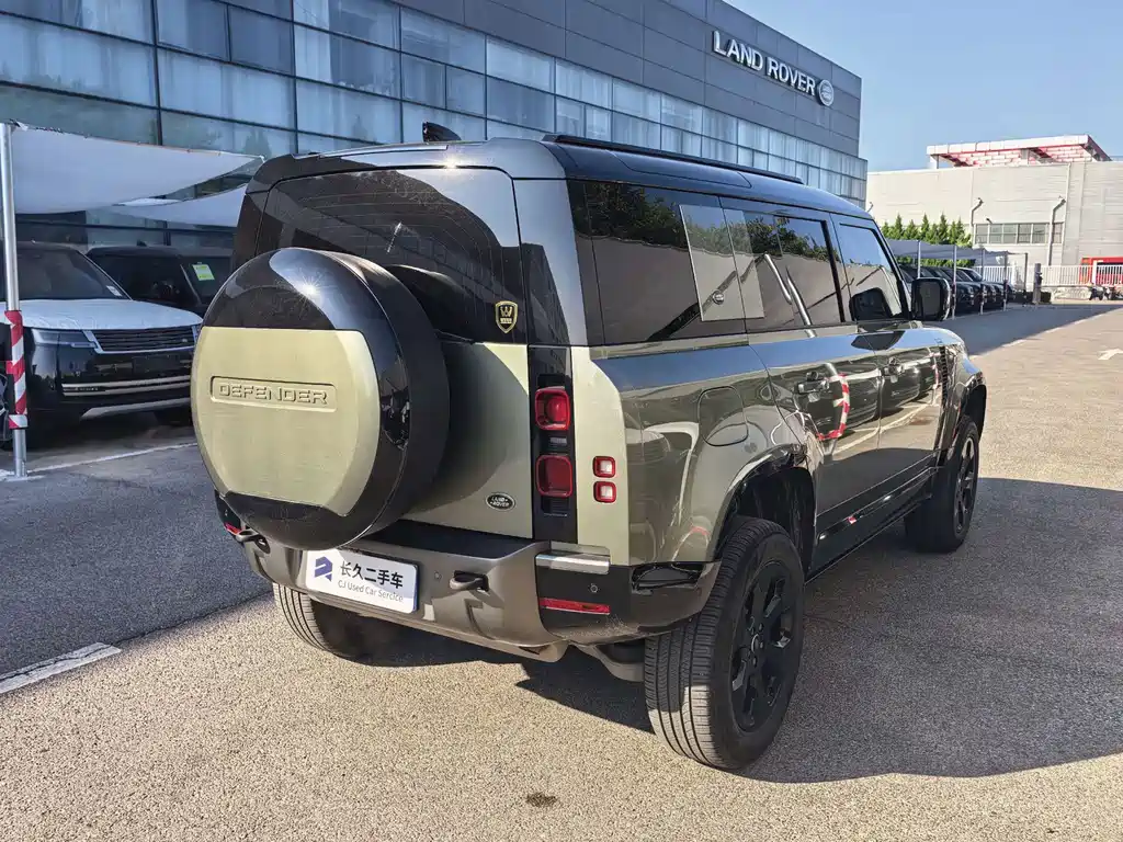 Land Rover Defender — миниатюра 4