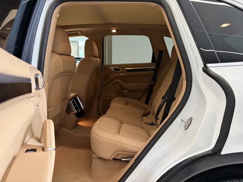 Porsche Cayenne — миниатюра 15