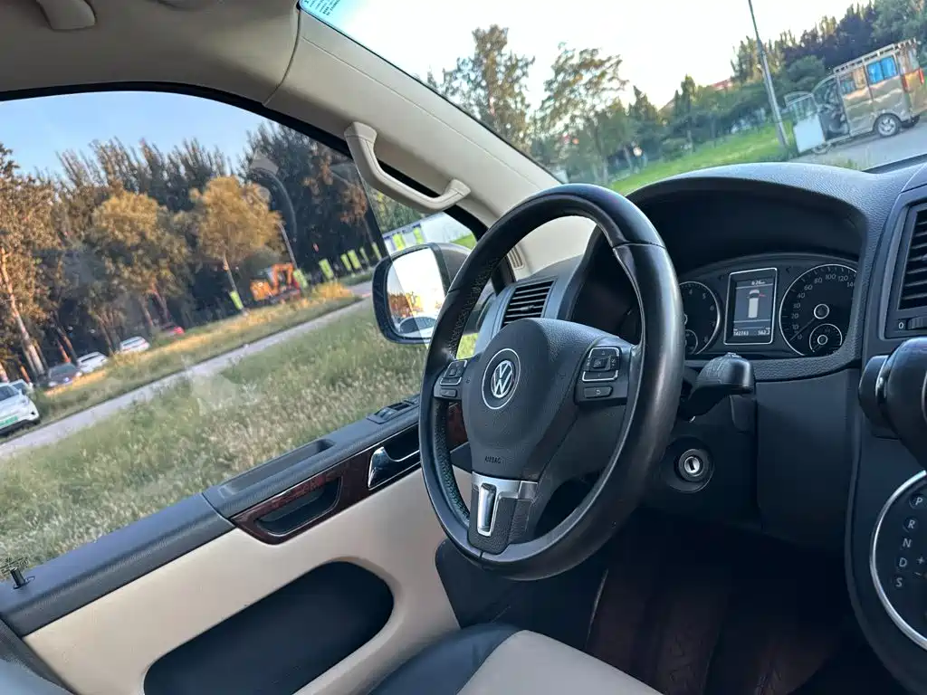 Volkswagen Multivan — миниатюра 17