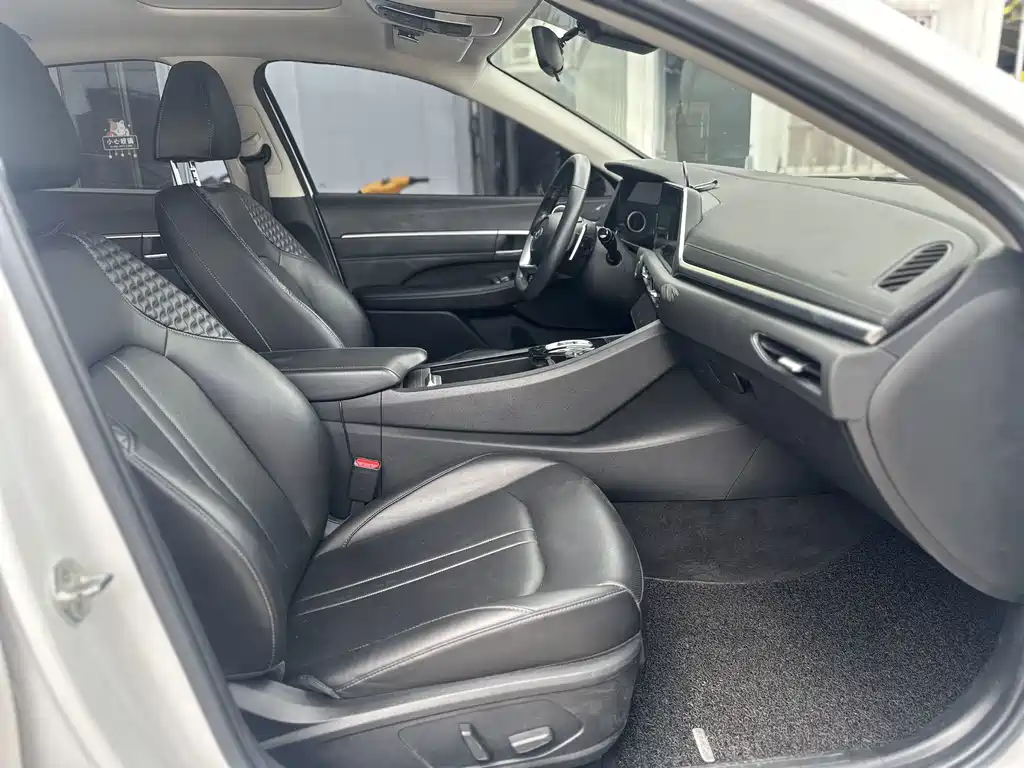 Hyundai Sonata — миниатюра 6