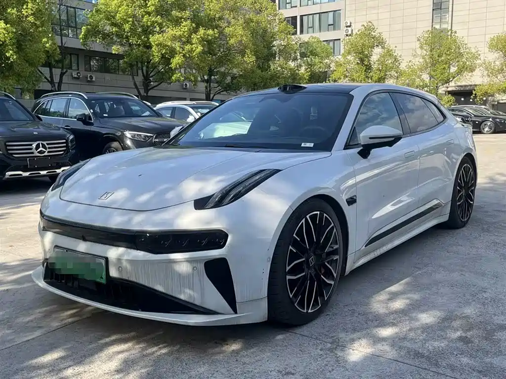 Zeekr 001 2025