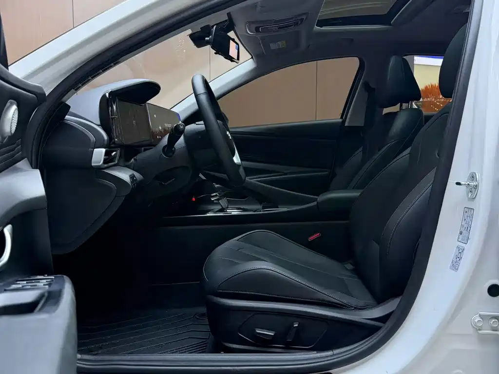 Hyundai Elantra — миниатюра 6