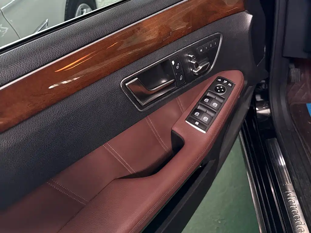 Mercedes-Benz E-Class — миниатюра 10
