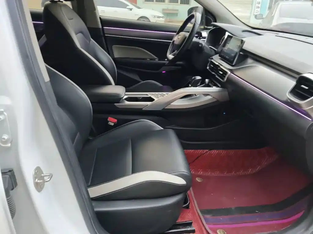 Geely Binyue — миниатюра 25
