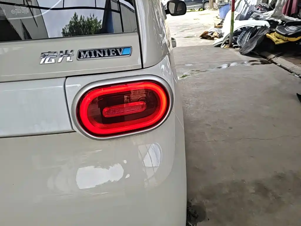 Wuling MINIEV — миниатюра 8