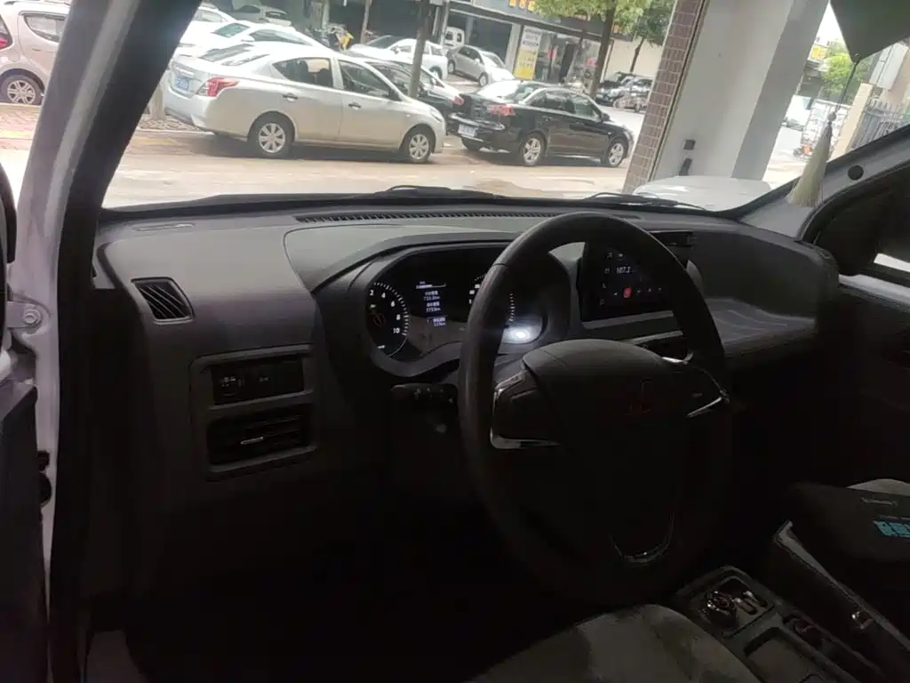 Wuling Yangguang — миниатюра 10