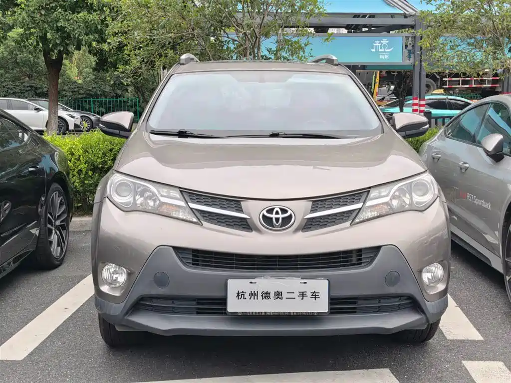 Toyota RAV4 — миниатюра 3