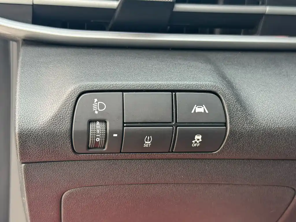 Hyundai Elantra — миниатюра 24