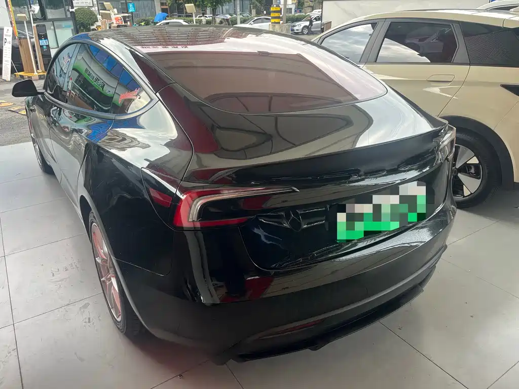 Tesla Model 3 — миниатюра 9