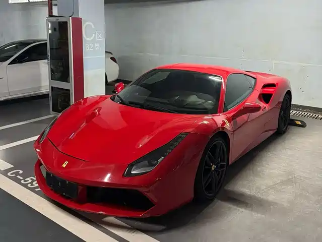 FERRARI 488