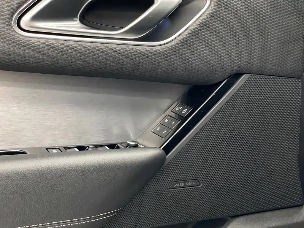Land Rover Velar — миниатюра 23