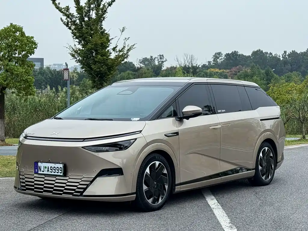 XPeng X9 — миниатюра 2