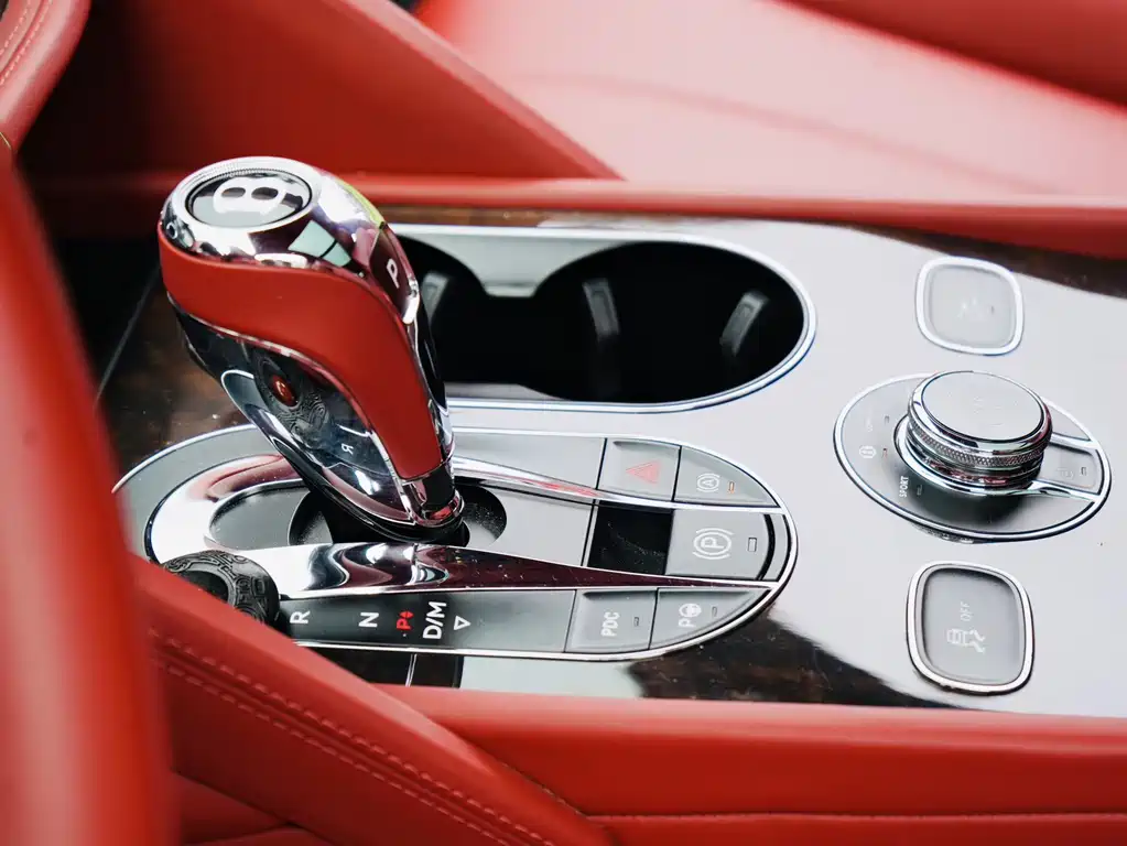 Bentley Bentayga - фото 11