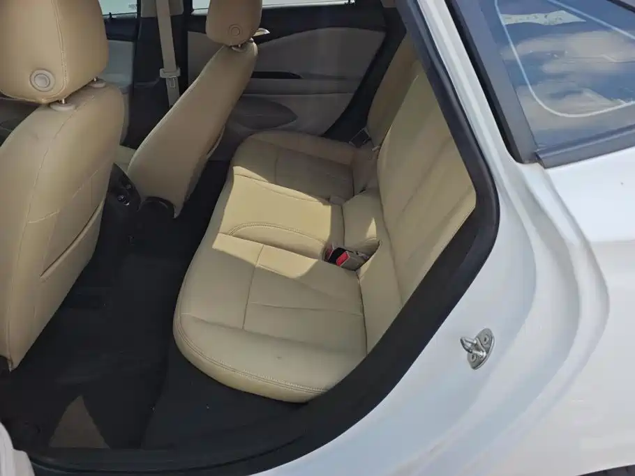 Buick Verano — миниатюра 10