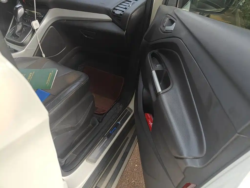 Ford Kuga — миниатюра 19