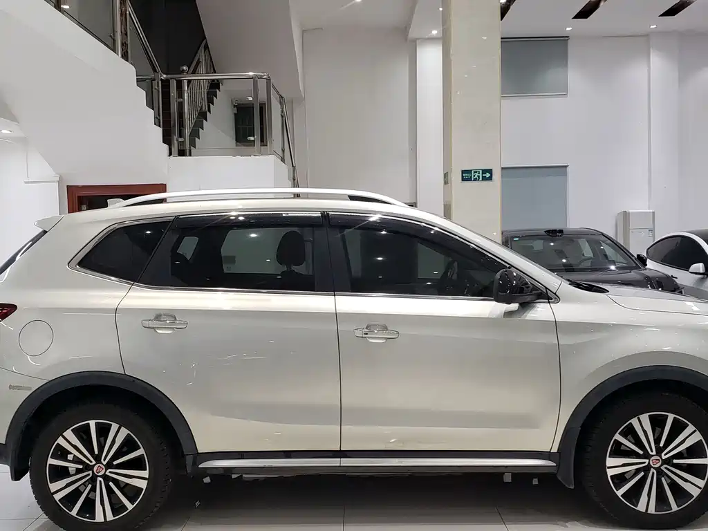 Roewe RX5 New Energy - фото 12