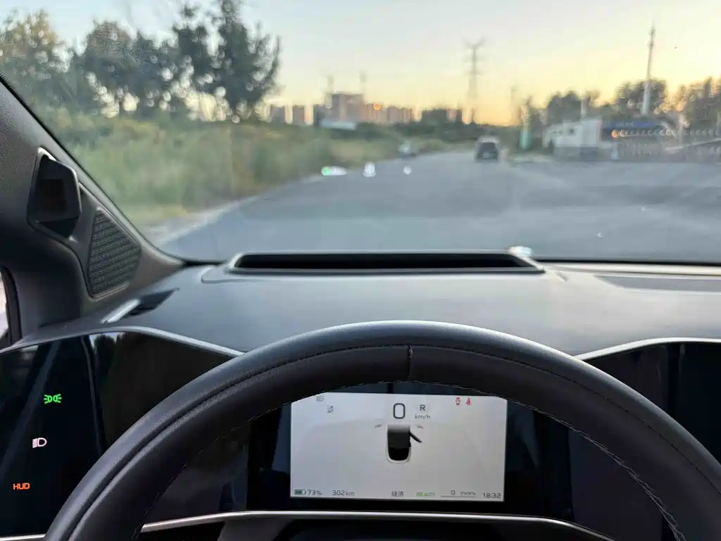 Hongqi Hongqi EH7 — миниатюра 12