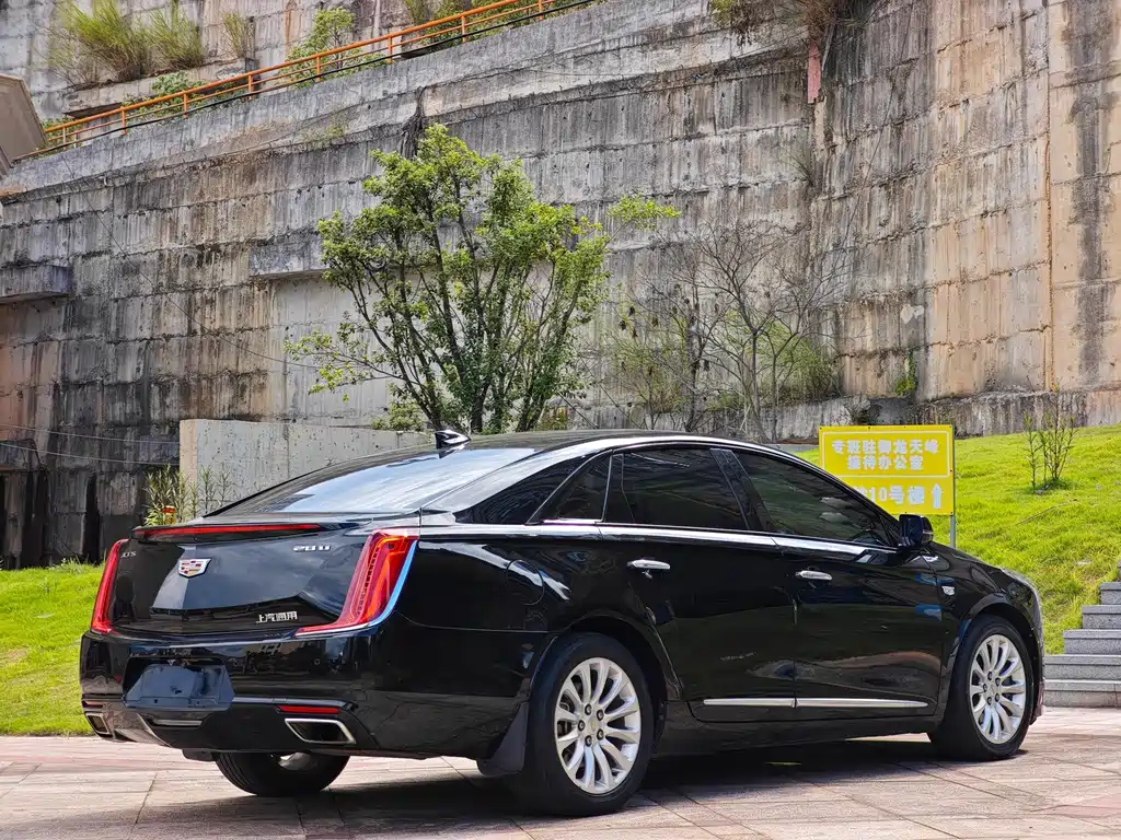 CADILLAC XTS
