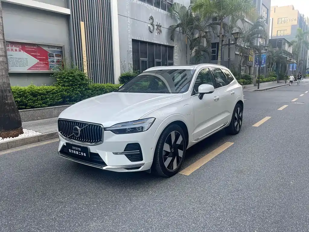Volvo XC60 PHEV 2025
