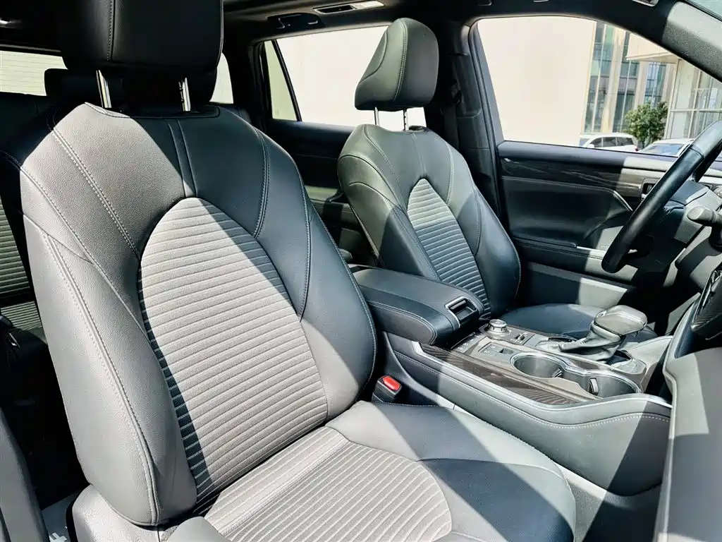 Toyota Crown Kluger 2022 2.0T
