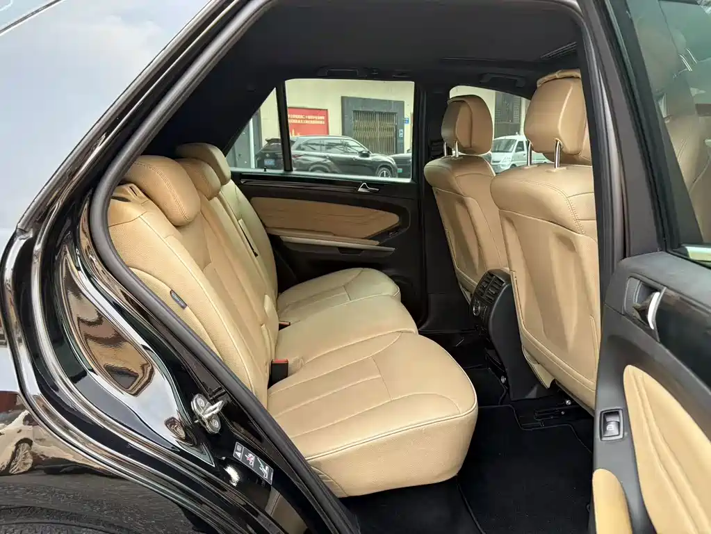 Mercedes-Benz M-Class — миниатюра 11