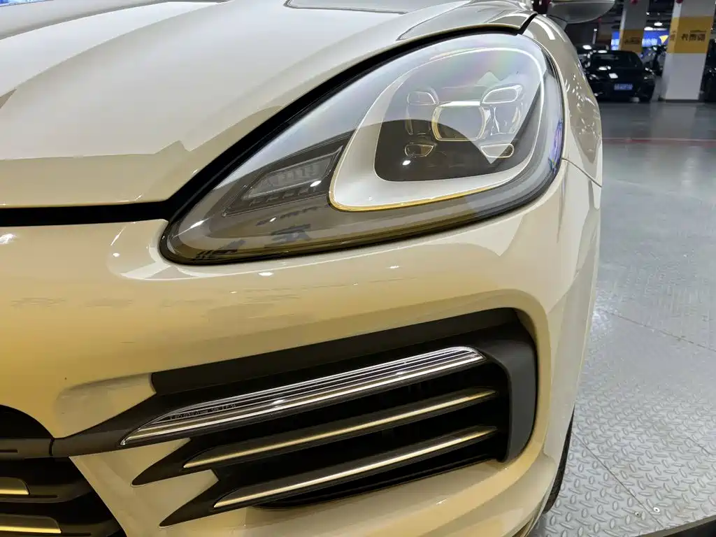 Porsche Cayenne — миниатюра 9