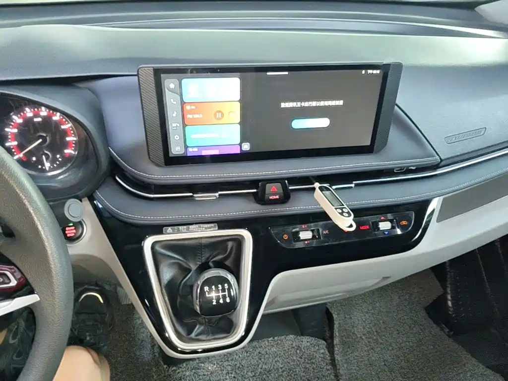 MAXUS V70 — миниатюра 13