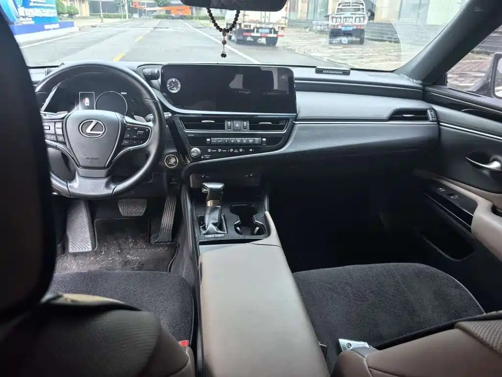 Lexus ES 2022 200