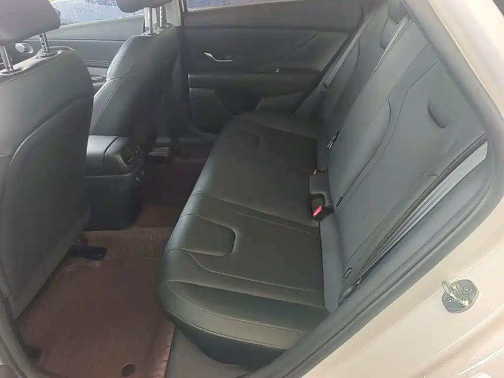 Hyundai Elantra — миниатюра 15